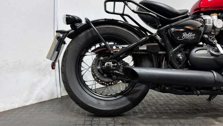 Triumph Bonneville Bobber Black